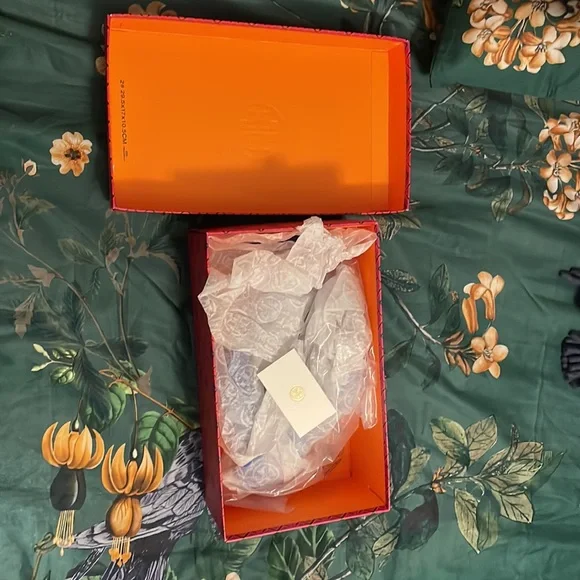 Tory Burch ELANA 85MM Pump Kid Suede - Picture 3 of 8